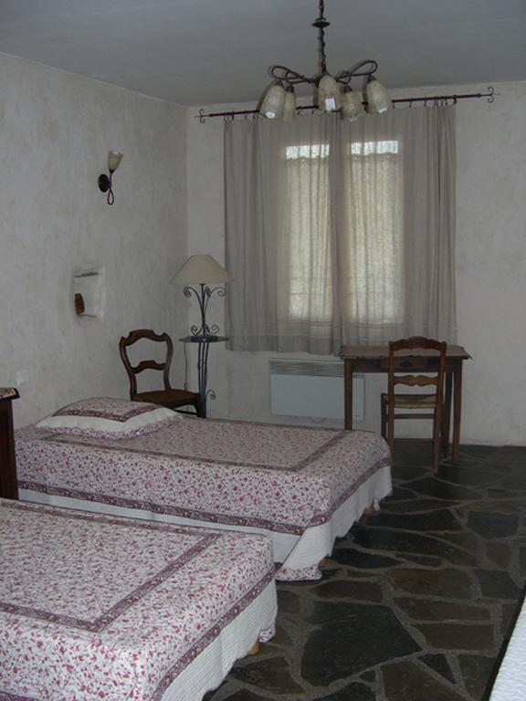 La Bergerie Bed & Breakfast Sainte-Eulalie-de-Cernon Стая снимка